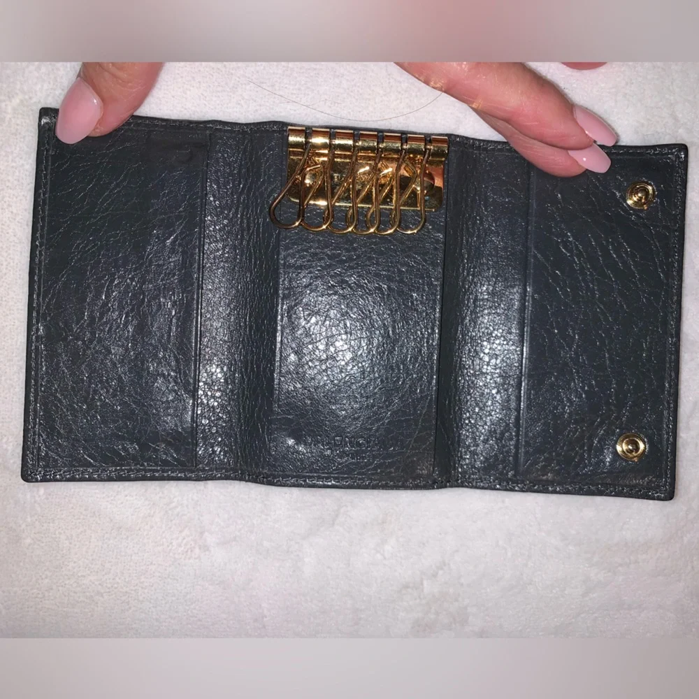 Balenciaga distressed leather key holder, amazing hardware! 100% AUTHENTIC - Picture 8 of 13